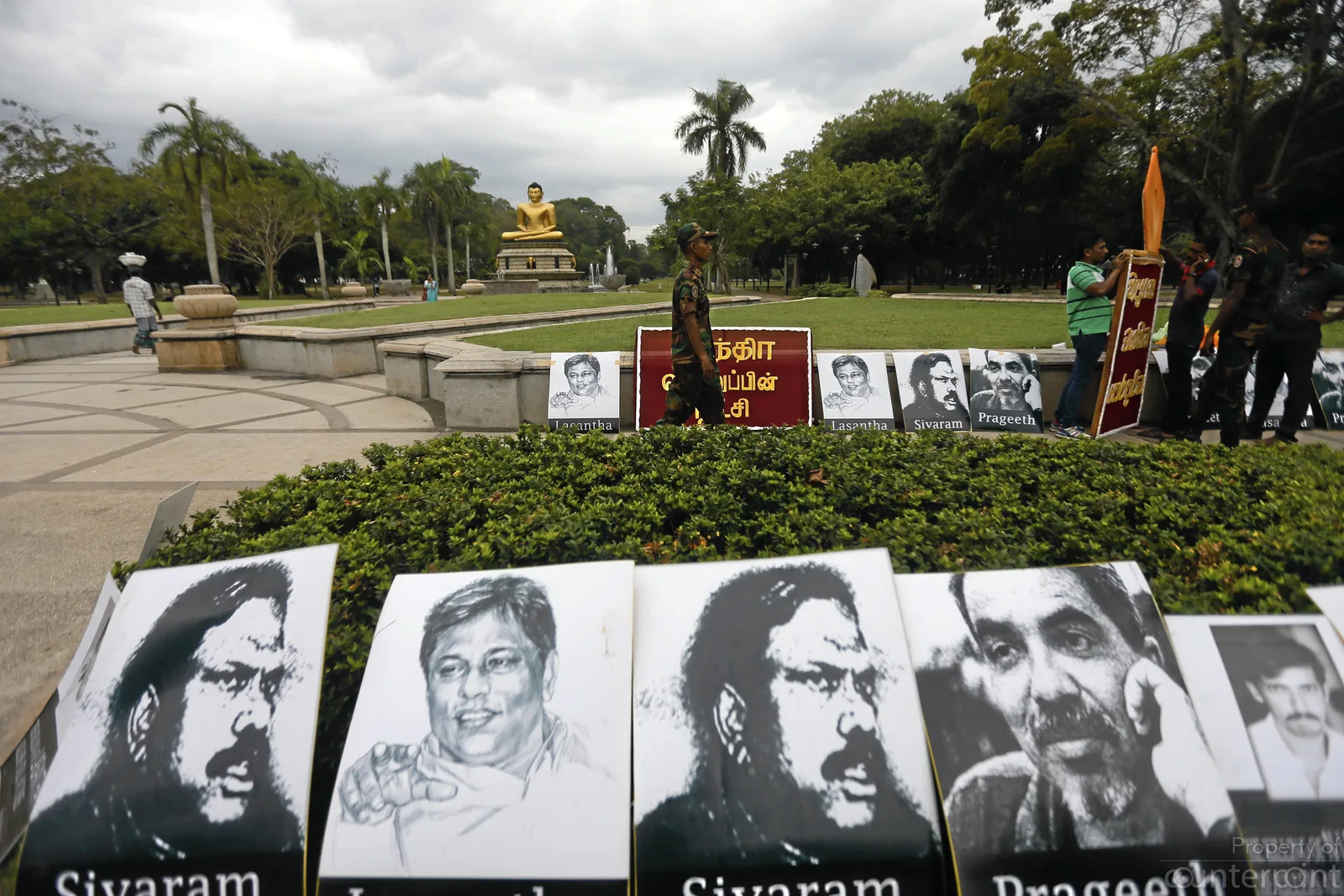 Remembering dead or missing journalists at a 'Black January' vigil held in 2017. 